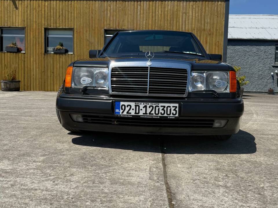 Image 12/23 of Mercedes-Benz 500 E (1992)