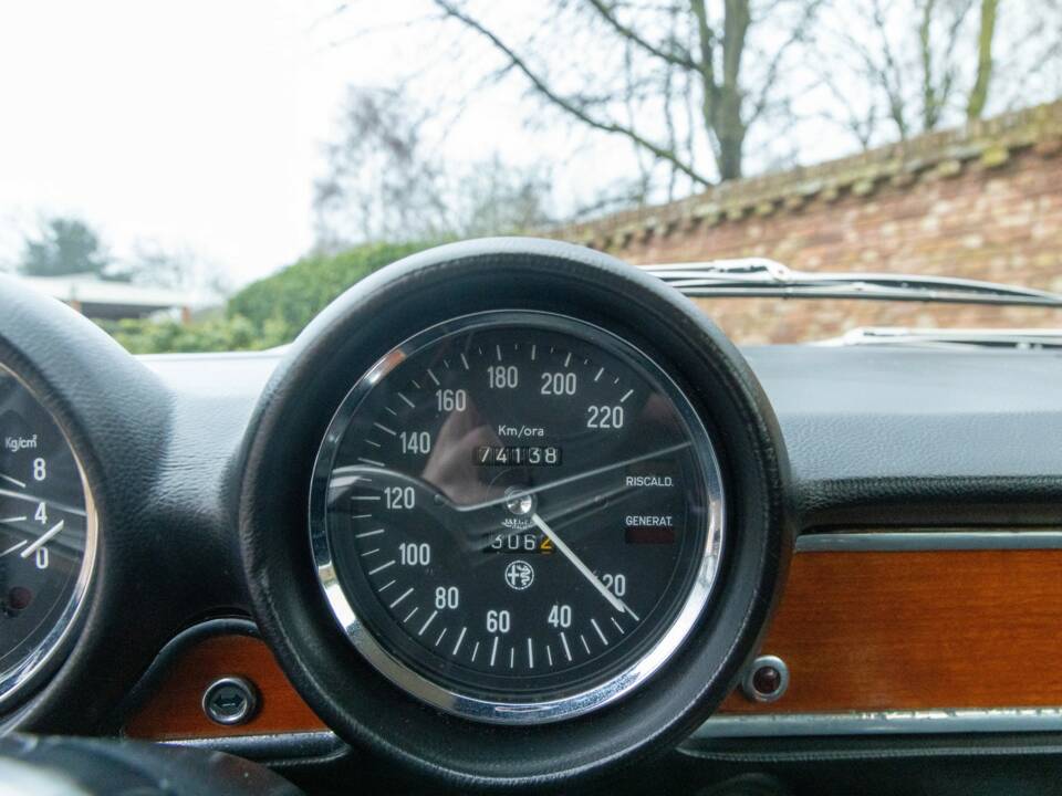 Image 46/50 de Alfa Romeo Giulia GT 1300 Junior (1972)