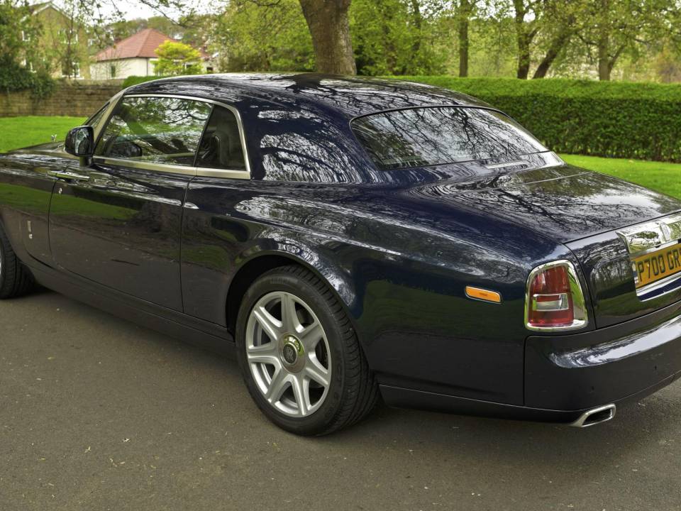 Bild 6/50 von Rolls-Royce Phantom Coupé (2012)