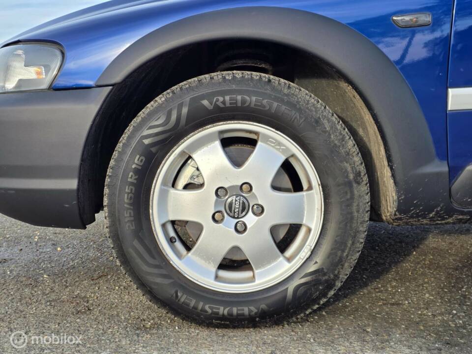 Image 11/33 de Volvo V 70 XC 2.4T (2002)