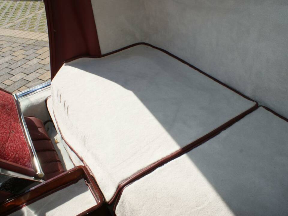 Image 44/50 of Mercedes-Benz 230 SL (1967)