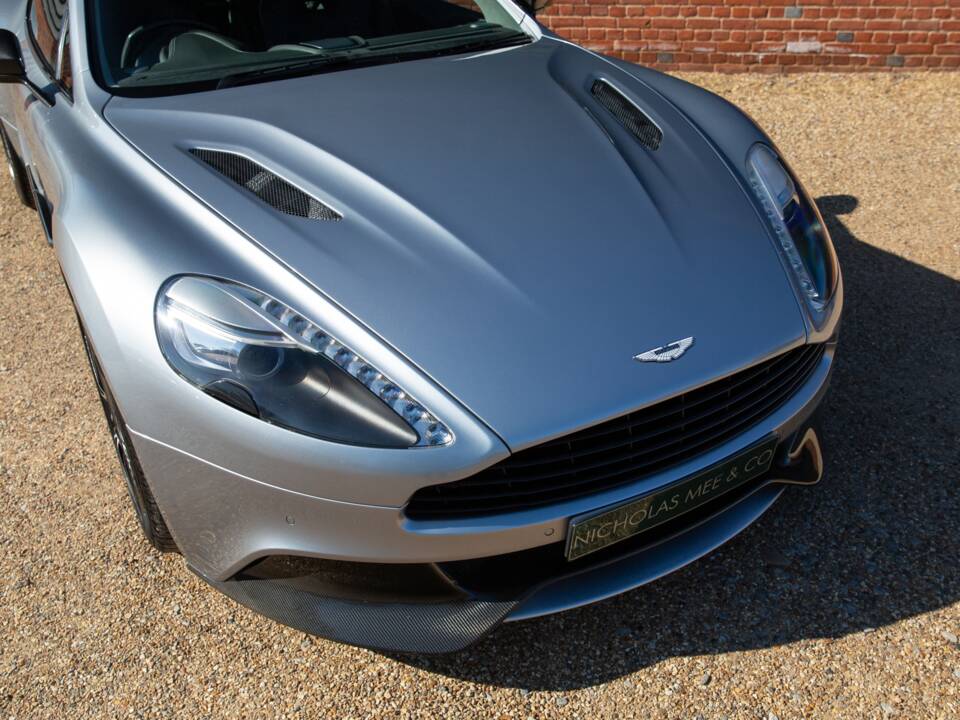 Image 37/80 of Aston Martin Vanquish (2013)