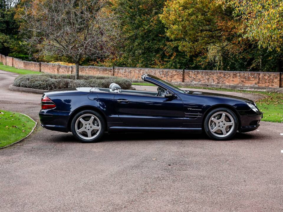 Image 24/41 of Mercedes-Benz SL 55 AMG (2003)