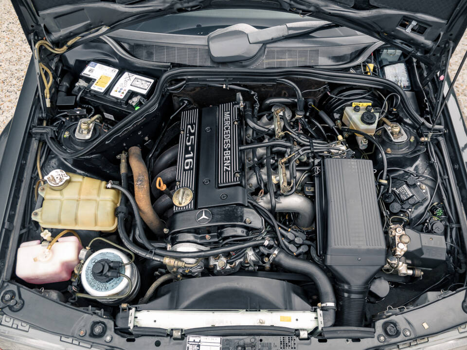 Imagen 46/51 de Mercedes-Benz 190 E 2.5-16 Evolution II (1991)