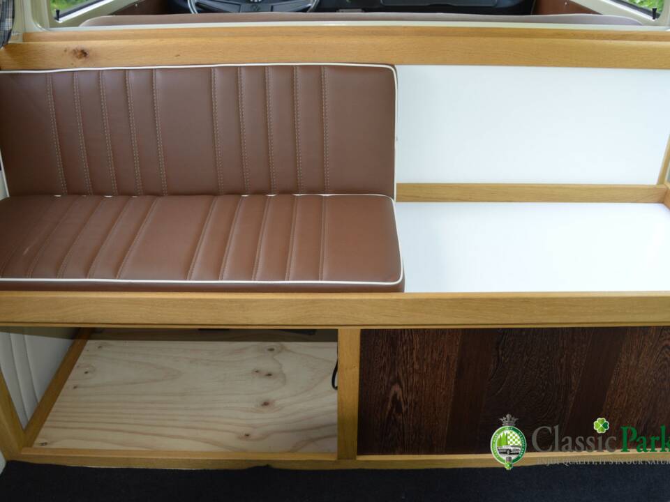 Bild 20/50 von Volkswagen T2b Camper (1976)