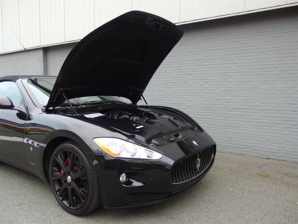 Immagine 65/93 di Maserati GranCabrio 4.7 (2010)