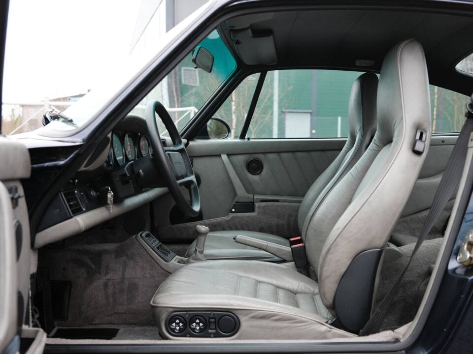 Bild 9/34 von Porsche 911 Carrera 4 (1991)