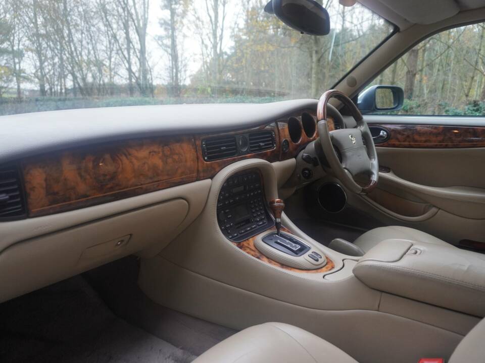 Bild 11/17 von Daimler Eight LWB (2000)