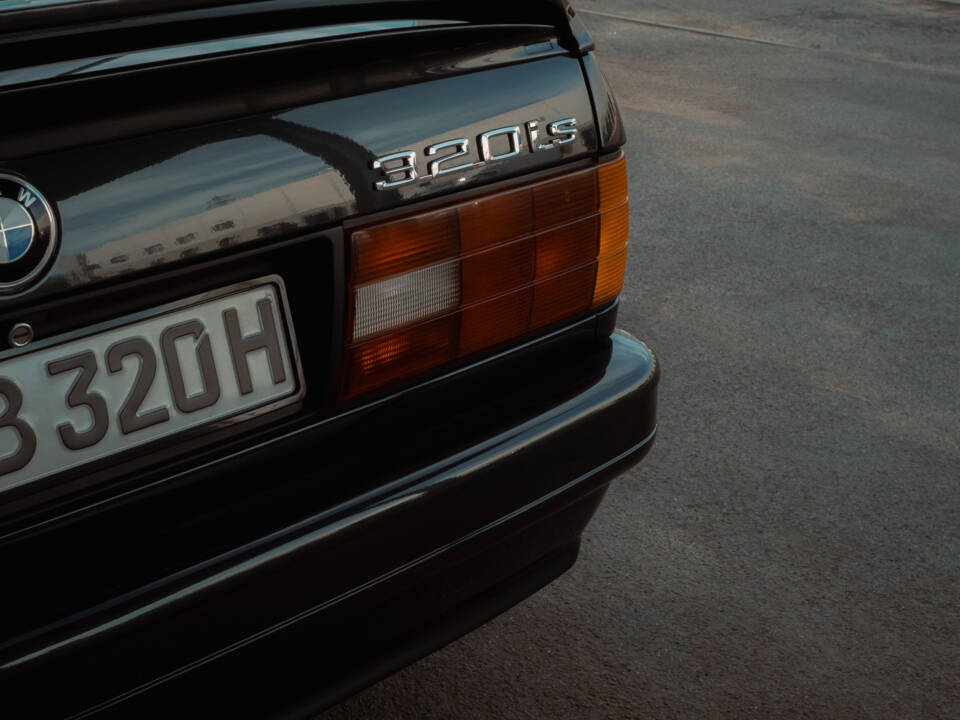 Image 24/42 of BMW 320is (1989)