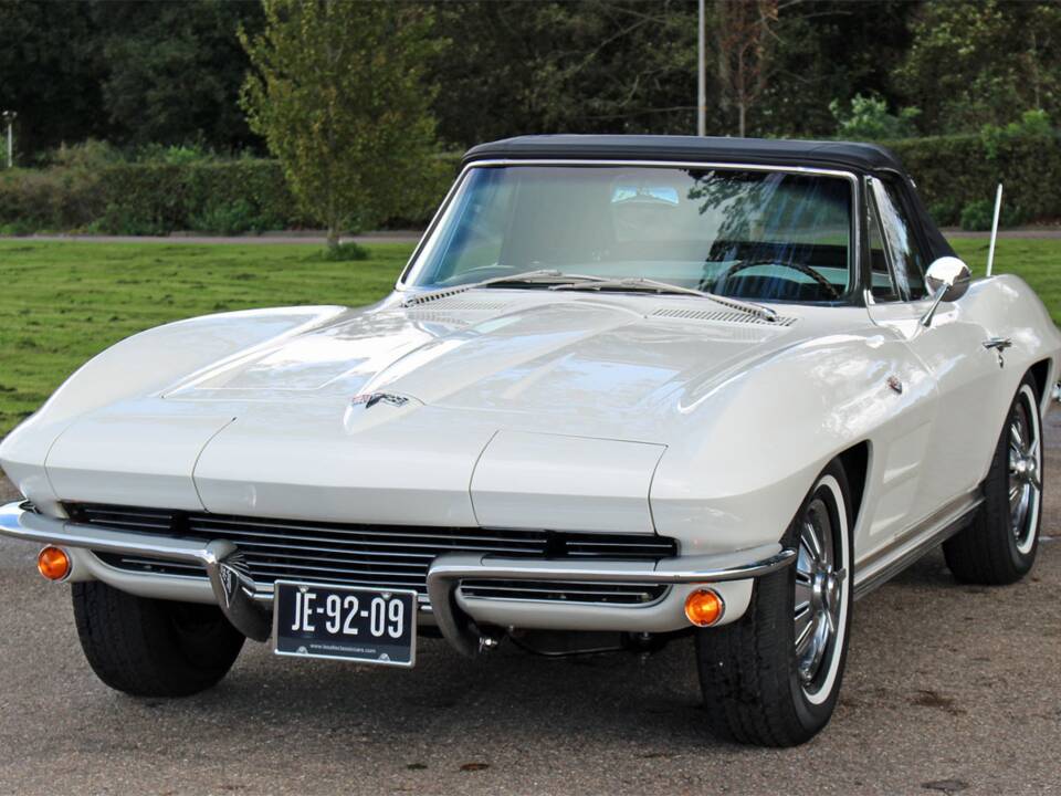 Bild 4/30 von Chevrolet Corvette Sting Ray Convertible (1964)