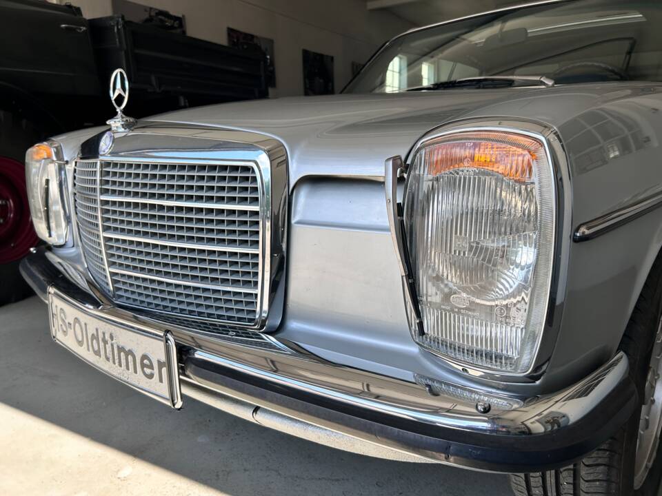Image 2/61 of Mercedes-Benz 280 CE (1974)
