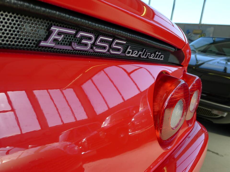 Afbeelding 30/41 van Ferrari F 355 Berlinetta (1995)