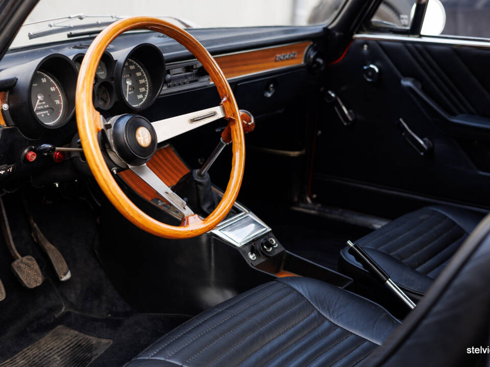 Image 29/43 of Alfa Romeo 2000 GT Veloce (1972)