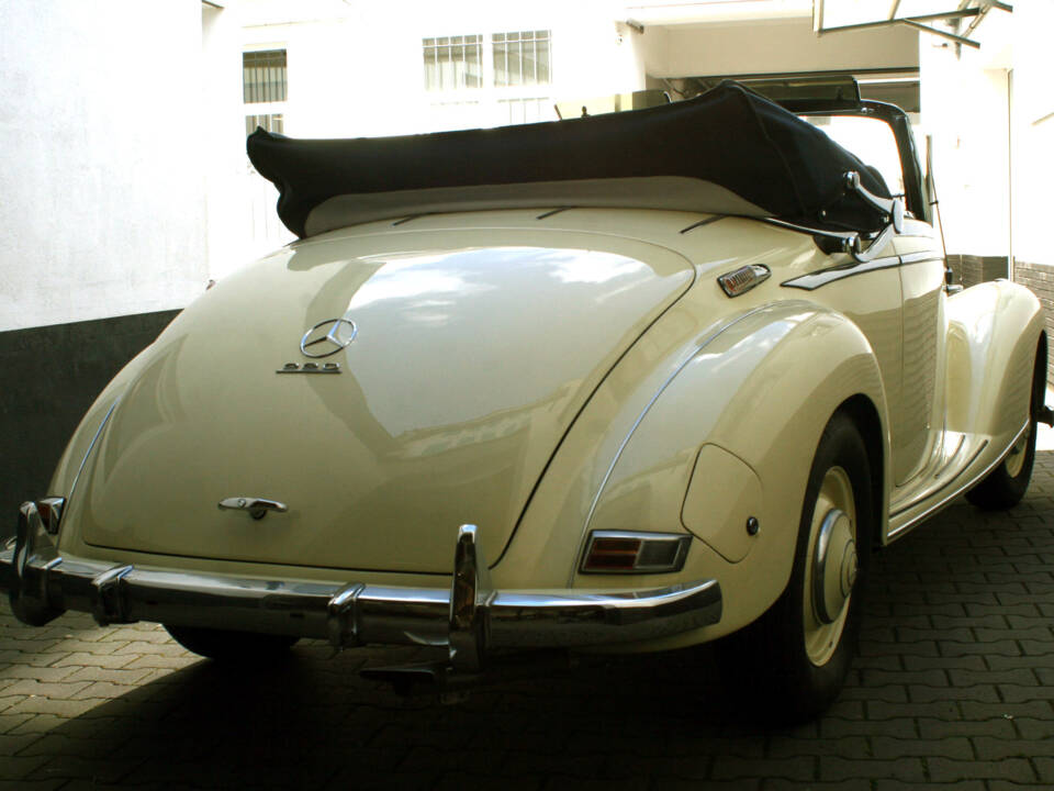 Image 25/27 de Mercedes-Benz 220 Cabriolet A (1952)