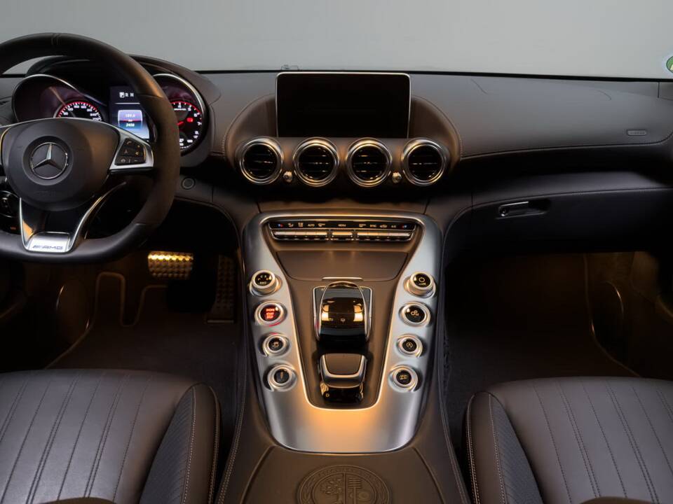 Image 18/29 of Mercedes-AMG GT-S (2015)