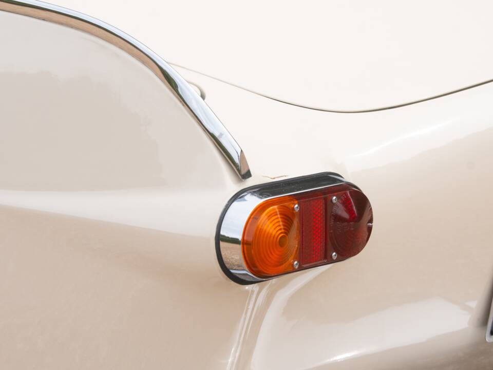 Image 29/50 of Volvo 1800 S (1966)