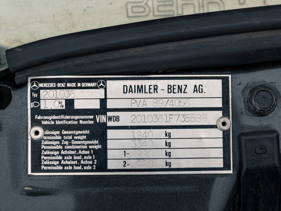 Imagen 43/51 de Mercedes-Benz 190 E 2.5-16 Evolution II (1991)