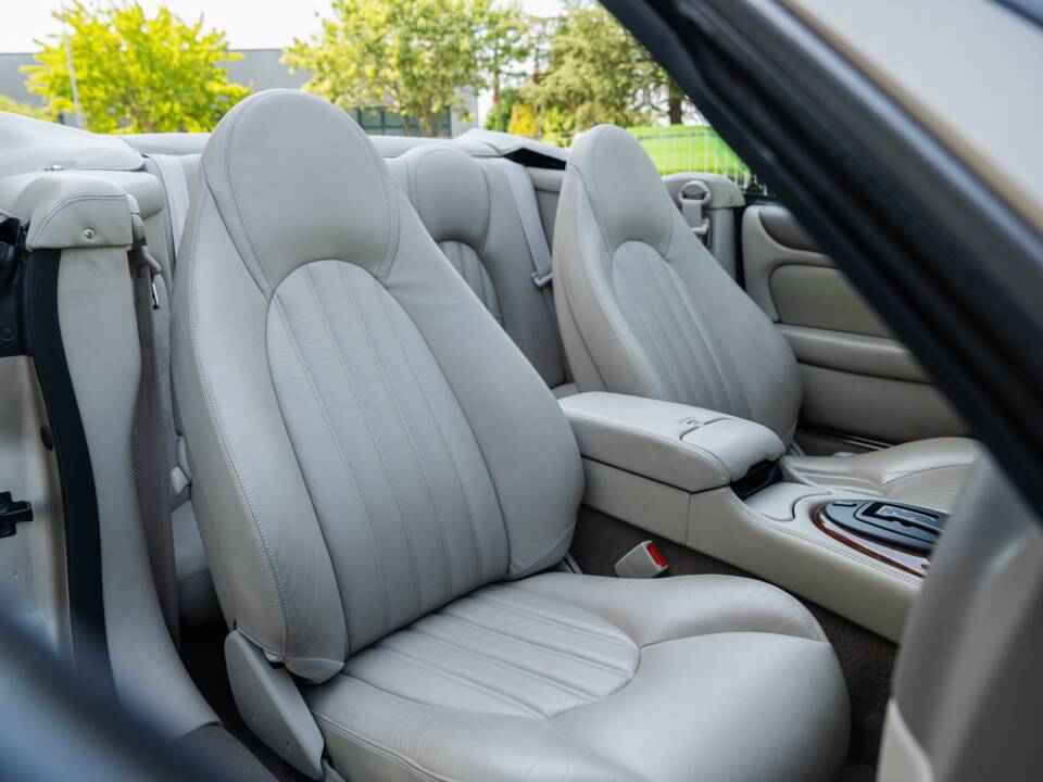 Image 38/91 de Jaguar XK8 4.0 (2000)