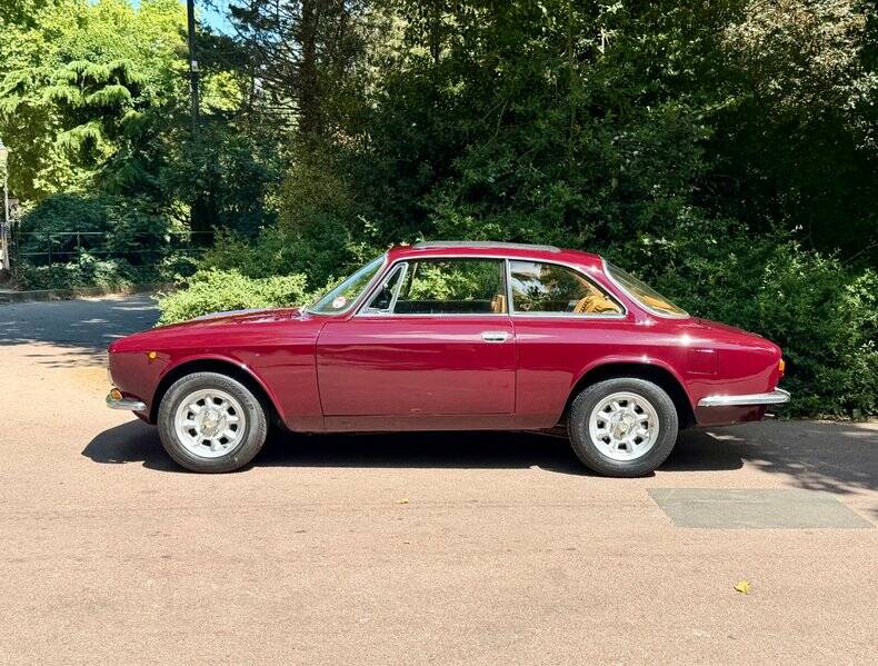Image 45/48 of Alfa Romeo Giulia 1600 GT Junior (1972)