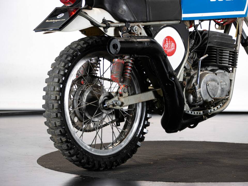 Image 21/50 of Ducati DUMMY (1976)