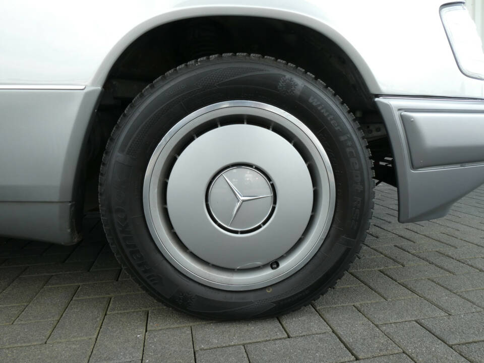 Immagine 23/23 di Mercedes-Benz E 220 (1994)