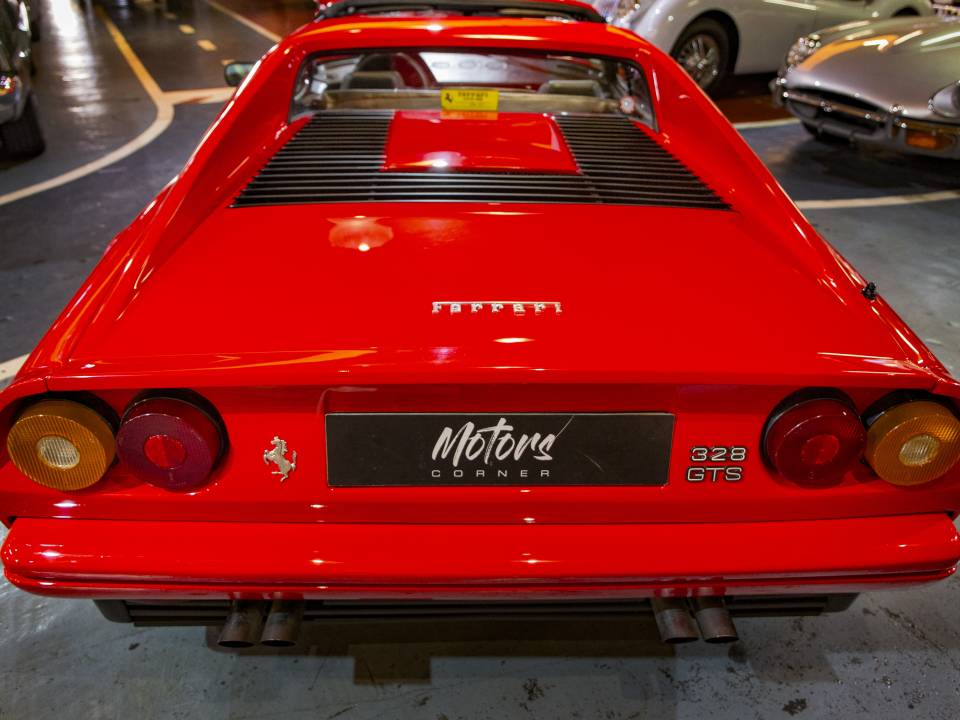 Image 7/10 of Ferrari 328 GTS (1988)