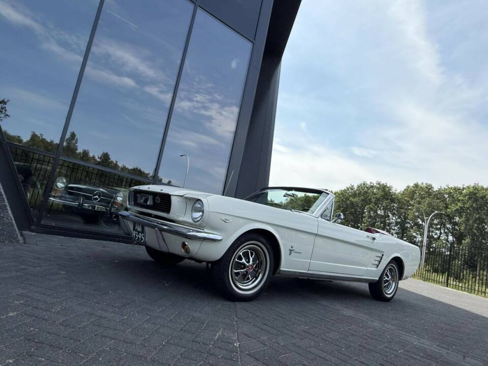 Image 17/50 de Ford Mustang 390 GTA (1966)