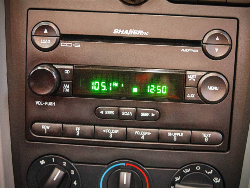 Image 39/49 of Ford Mustang GT (2006)