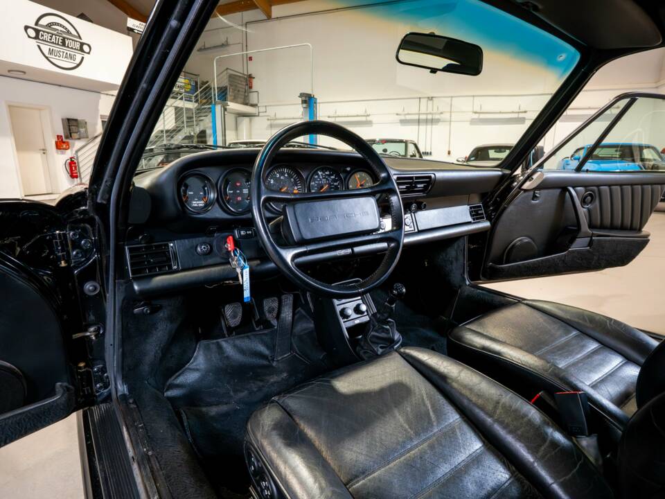 Image 23/38 of Porsche 911 Carrera 3.2 (1986)