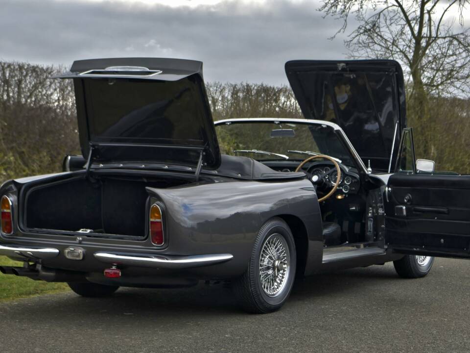 Bild 32/50 von Aston Martin DB 6 Vantage Volante (1969)