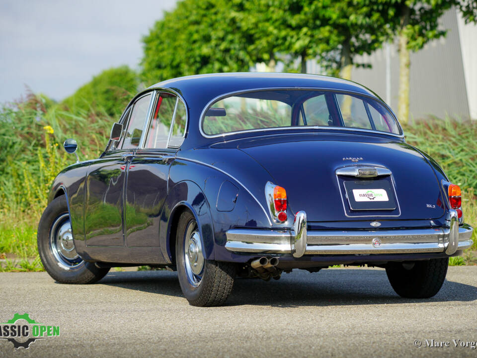 Image 28/32 of Jaguar Mk II 3.8 (1962)