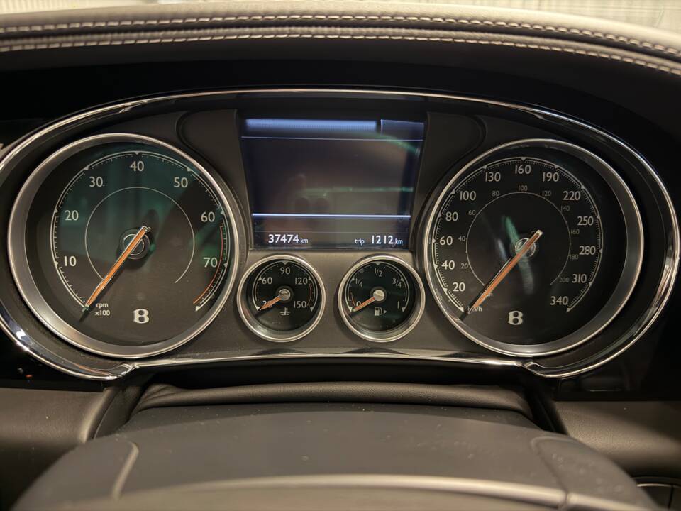 Image 17/22 of Bentley Continental GTC V8 S (2017)