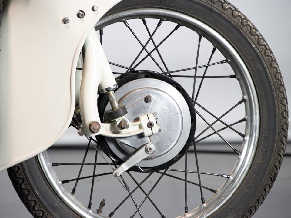 Image 41/50 of Moto Guzzi Galletto (1962)
