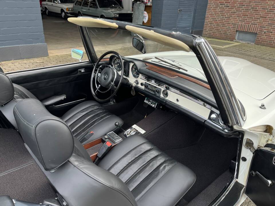 Image 40/100 of Mercedes-Benz 280 SL (1970)