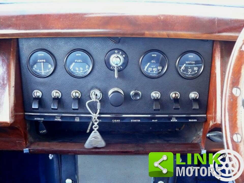 Image 8/10 of Jaguar Mk II 3.4 (1967)