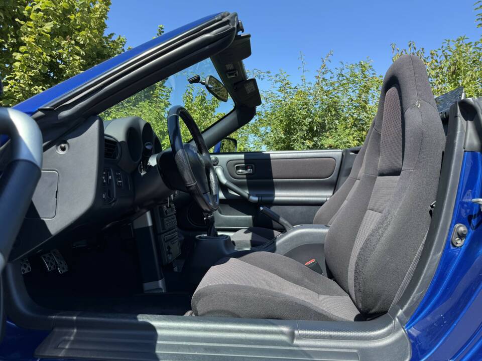 Image 17/23 de Toyota MR2 (2000)