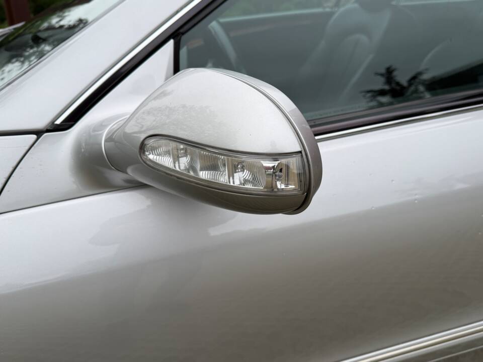 Image 13/27 of Mercedes-Benz CLK 320 (2002)