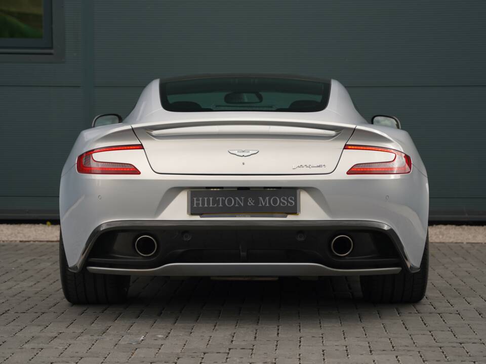 Image 8/50 of Aston Martin Vanquish (2014)