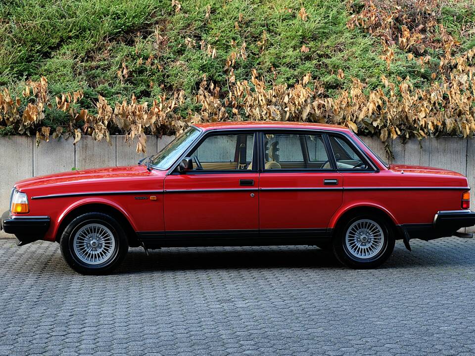 Image 11/75 de Volvo 240 (1986)