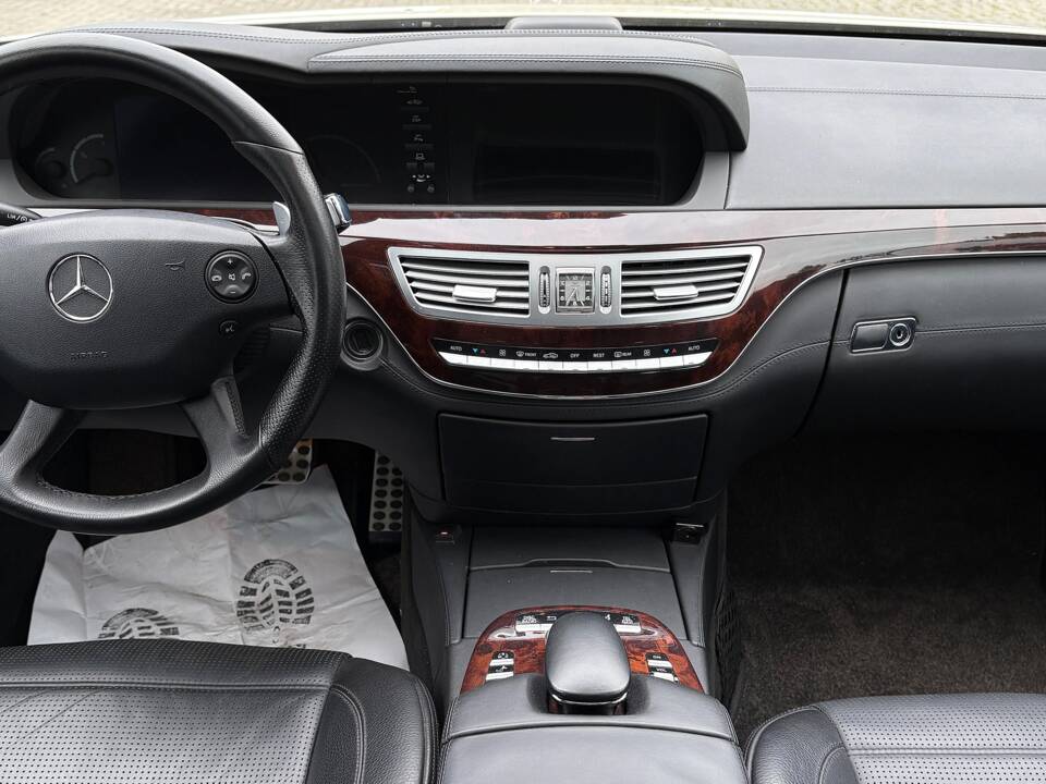 Bild 19/29 von Mercedes-Benz S 63 AMG (2007)