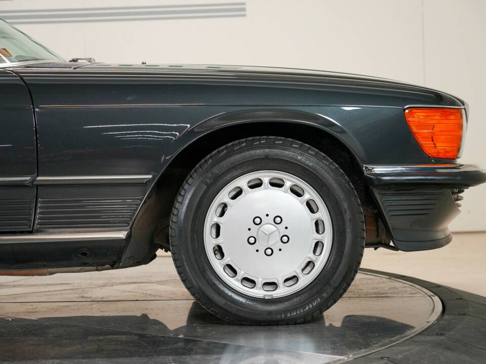 Afbeelding 19/24 van Mercedes-Benz 560 SL (1988)