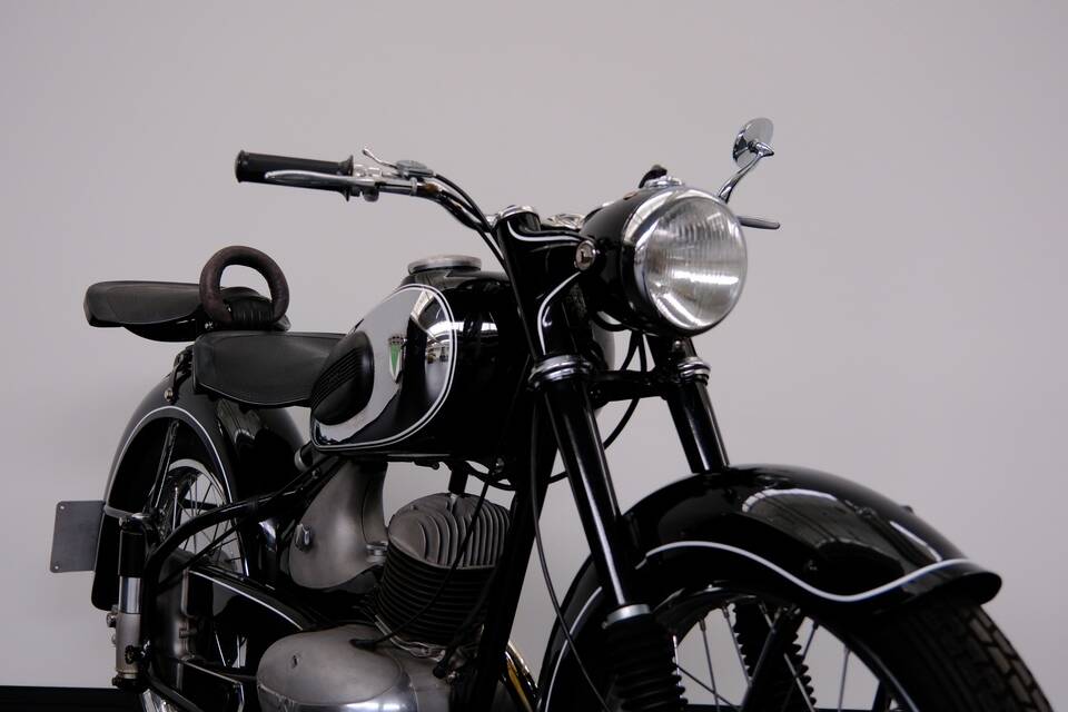 Image 17/86 de DKW RT 175 (1954)