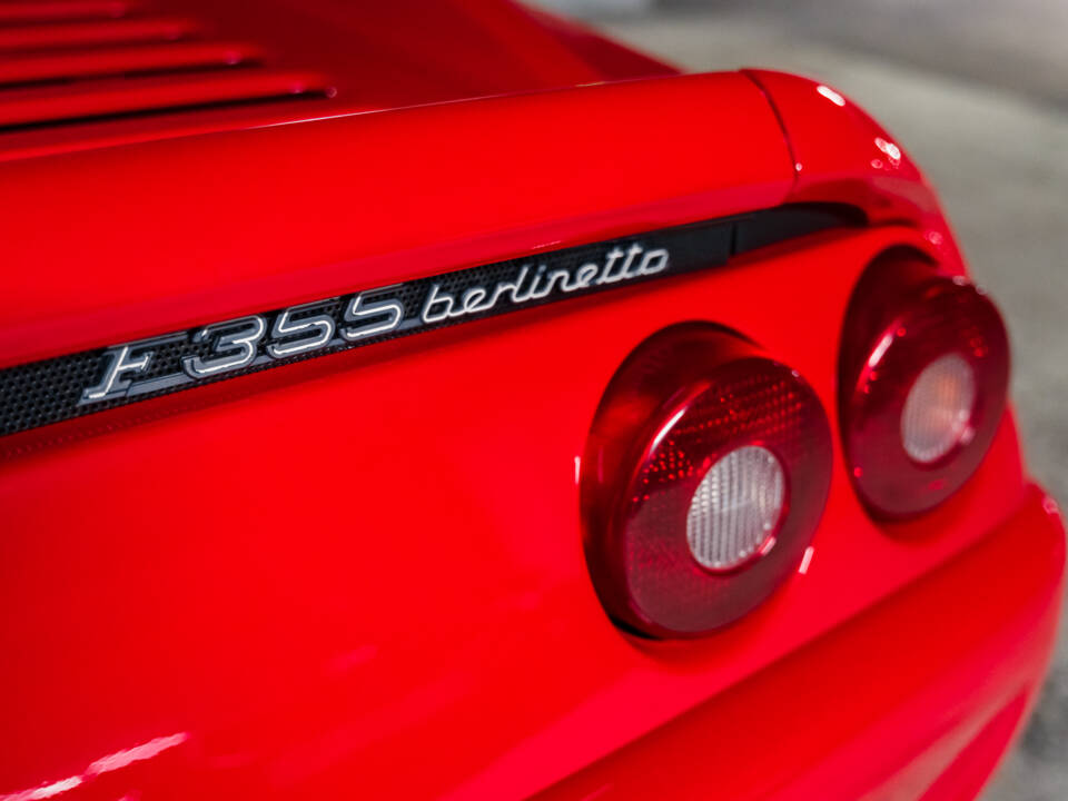 Afbeelding 21/46 van Ferrari F 355 Berlinetta (1997)