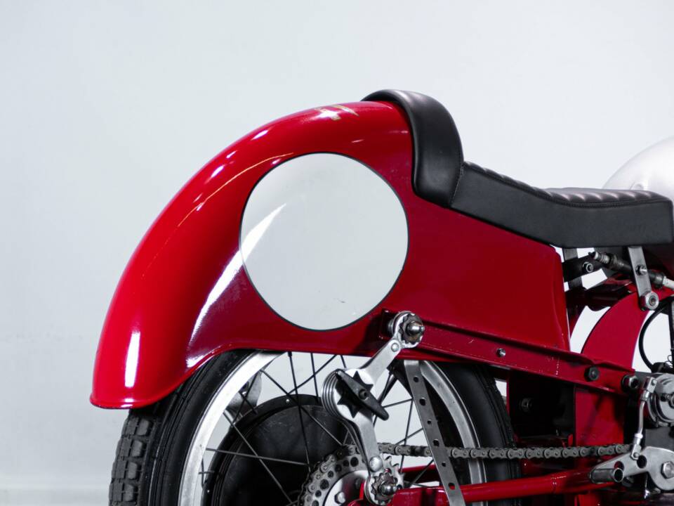 Image 30/50 of Moto Guzzi DUMMY (1948)