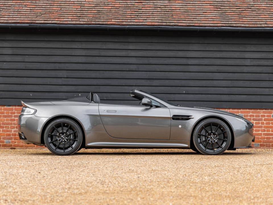 Image 13/50 de Aston Martin V12 Vantage AMR (2018)