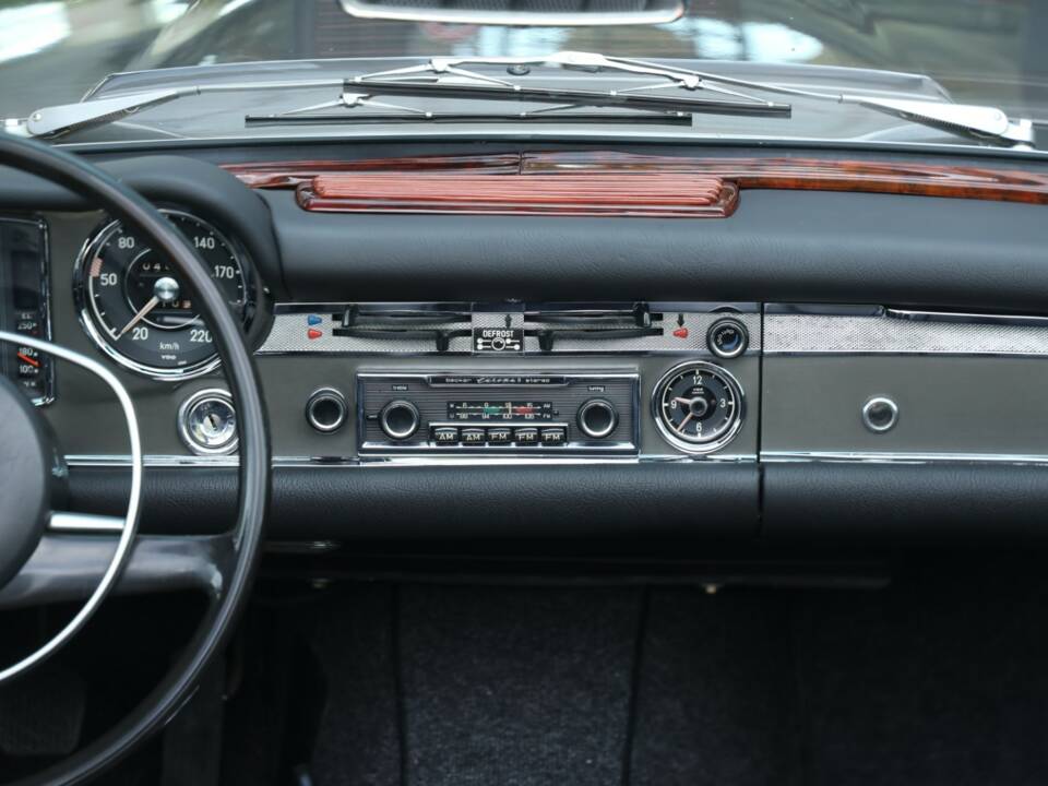 Bild 21/50 von Mercedes-Benz 280 SL (1971)