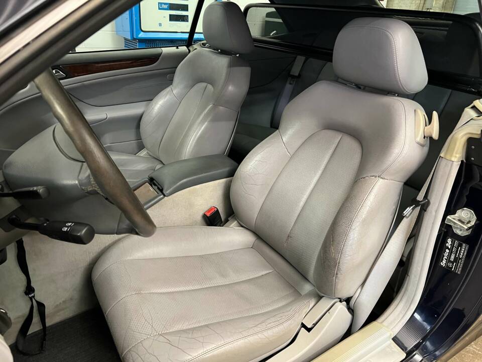 Image 8/17 of Mercedes-Benz CLK 320 (2001)