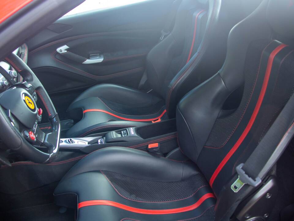 Bild 28/43 von Ferrari F8 Spider (2020)