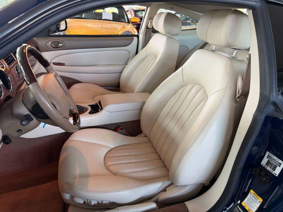Image 31/35 of Jaguar XK8 4.0 (2002)