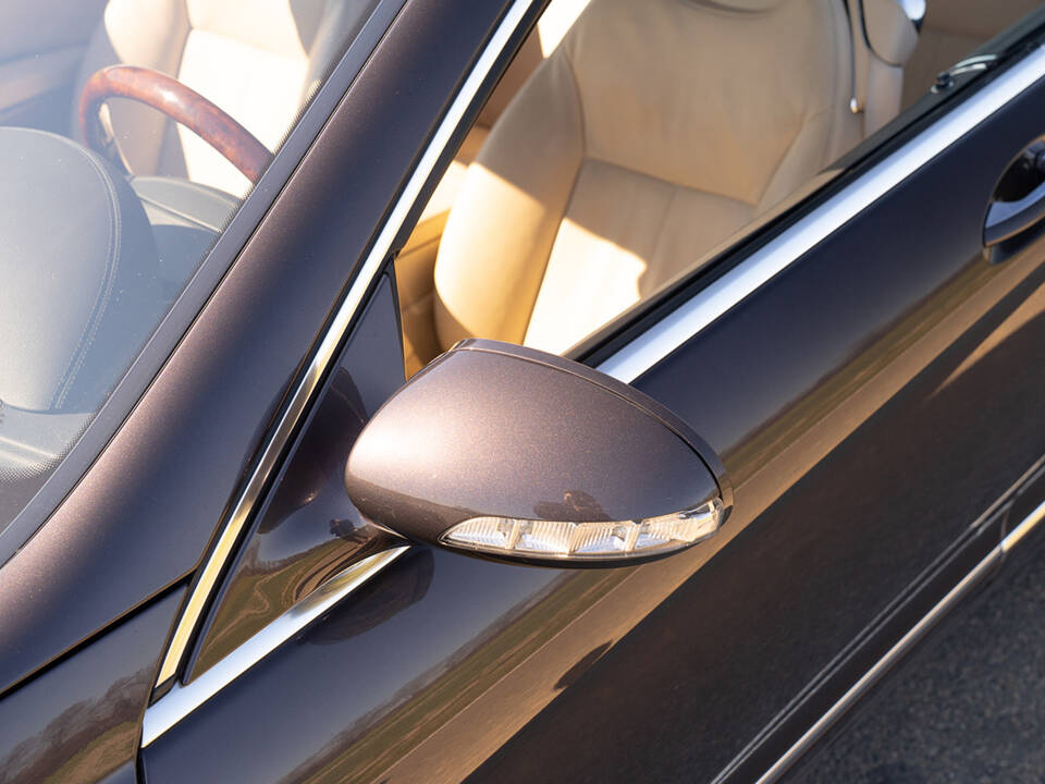Image 23/67 of Mercedes-Benz CL 500 (2006)